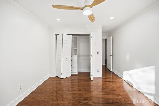 85 Laurel Hollow Court, Edison, NJ 08820