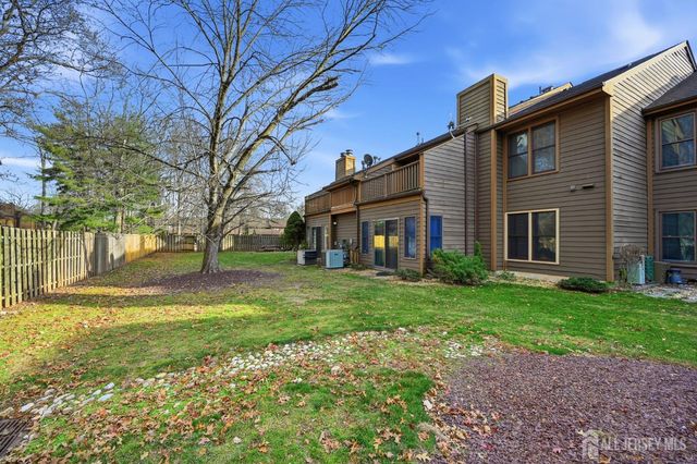 85 Laurel Hollow Court, Edison, NJ 08820