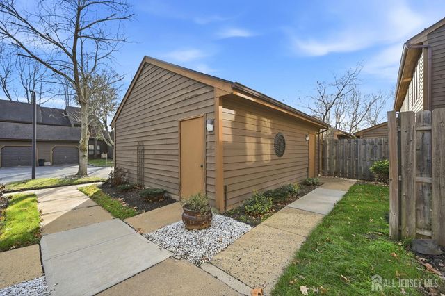 85 Laurel Hollow Court, Edison, NJ 08820