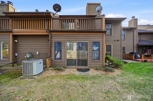 85 Laurel Hollow Court, Edison, NJ 08820