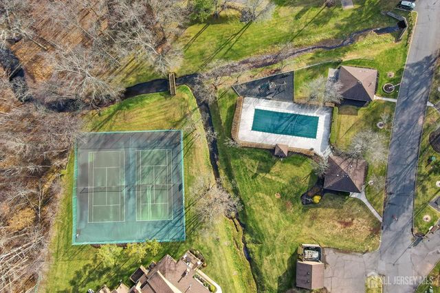 85 Laurel Hollow Court, Edison, NJ 08820