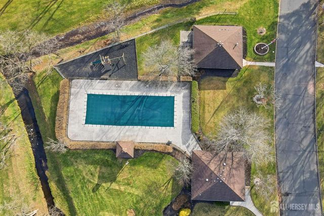 85 Laurel Hollow Court, Edison, NJ 08820