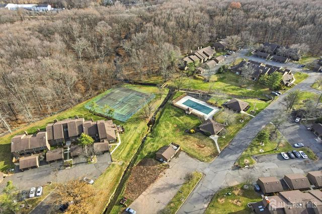 85 Laurel Hollow Court, Edison, NJ 08820