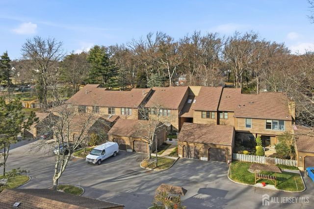 85 Laurel Hollow Court, Edison, NJ 08820