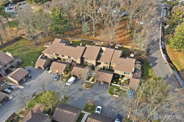 85 Laurel Hollow Court, Edison, NJ 08820