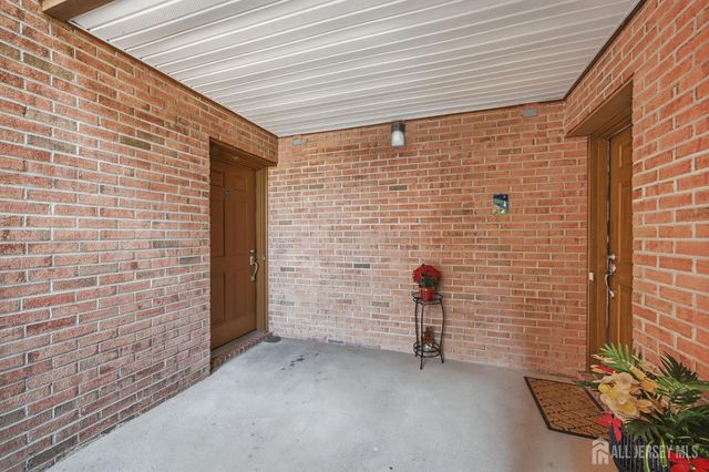 85 Laurel Hollow Court, Edison, NJ 08820