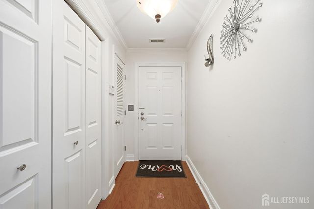 85 Laurel Hollow Court, Edison, NJ 08820