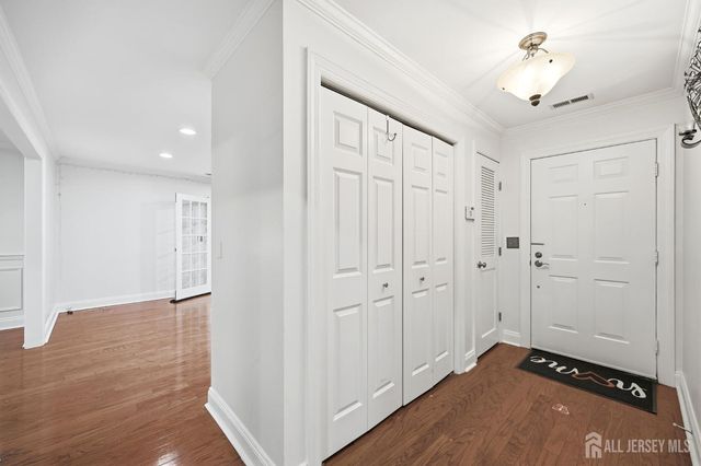 85 Laurel Hollow Court, Edison, NJ 08820