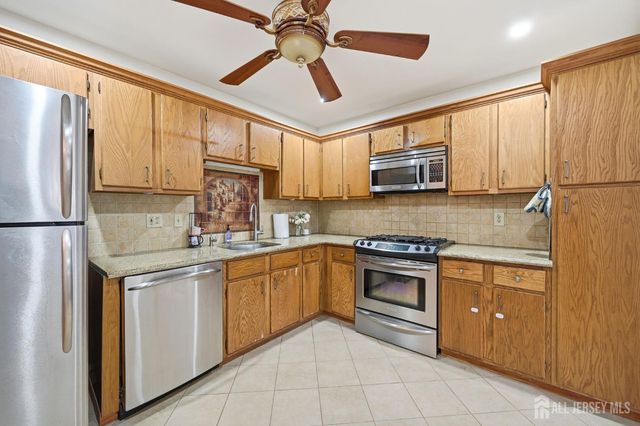 85 Laurel Hollow Court, Edison, NJ 08820