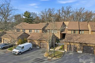 85 Laurel Hollow Court, Edison, NJ 08820