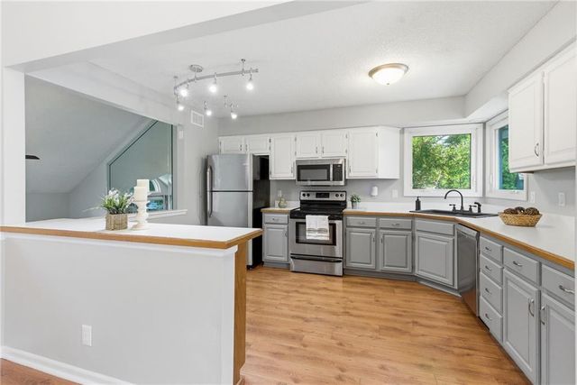 6610 W 158 Terrace, Overland Park, KS 66223
