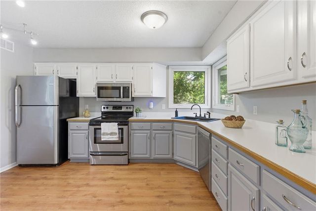 6610 W 158 Terrace, Overland Park, KS 66223