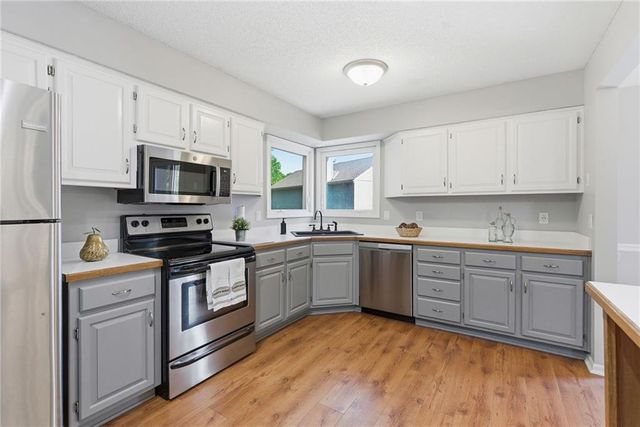 6610 W 158 Terrace, Overland Park, KS 66223