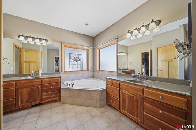 5501 S 90 Street, Lincoln, NE 68526