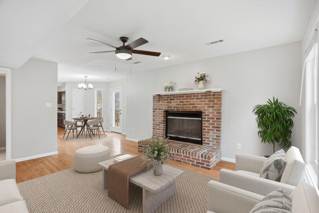 3515 HEDGEWOOD DR, Columbia, MO 65203