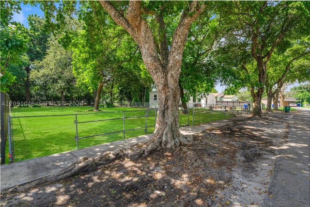 1060 NW 44th St, Miami, FL 33127