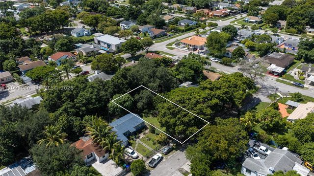 1060 NW 44th St, Miami, FL 33127