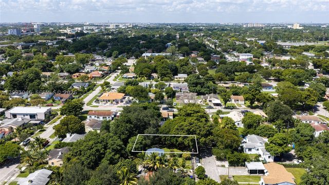 1060 NW 44th St, Miami, FL 33127