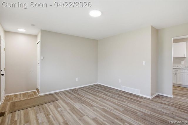 28521 Oakwood Street, Inkster, MI 48141