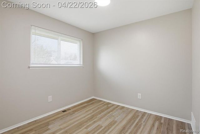 28521 Oakwood Street, Inkster, MI 48141