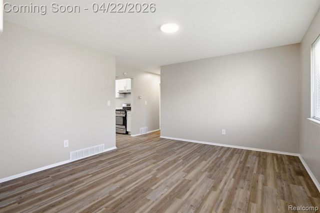 28521 Oakwood Street, Inkster, MI 48141