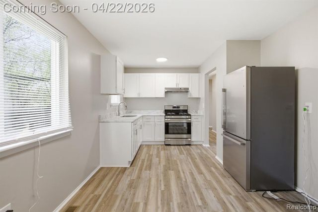 28521 Oakwood Street, Inkster, MI 48141