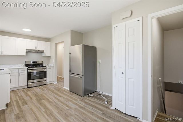 28521 Oakwood Street, Inkster, MI 48141