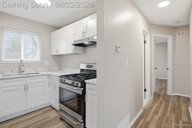 28521 Oakwood Street, Inkster, MI 48141