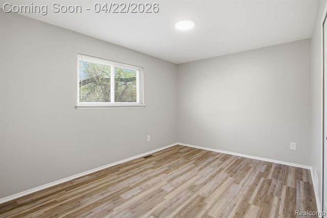 28521 Oakwood Street, Inkster, MI 48141