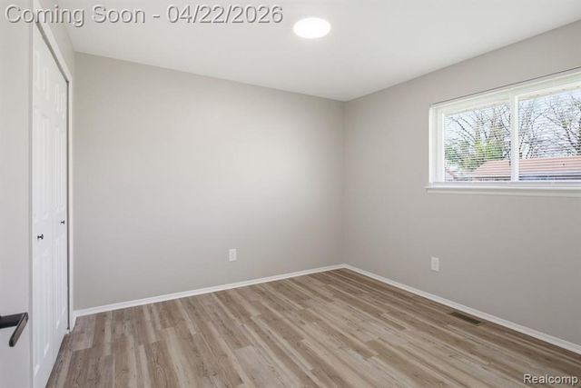 28521 Oakwood Street, Inkster, MI 48141