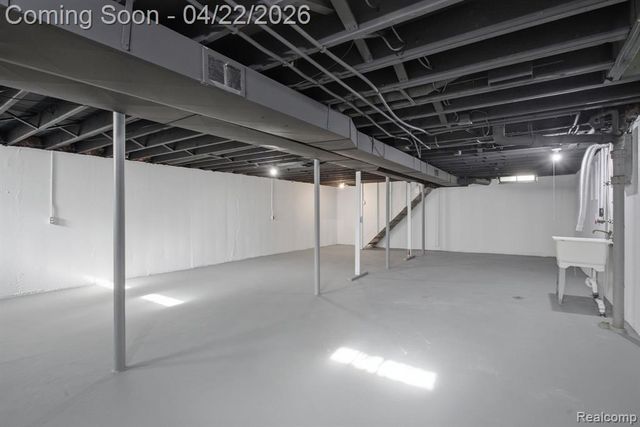 28521 Oakwood Street, Inkster, MI 48141