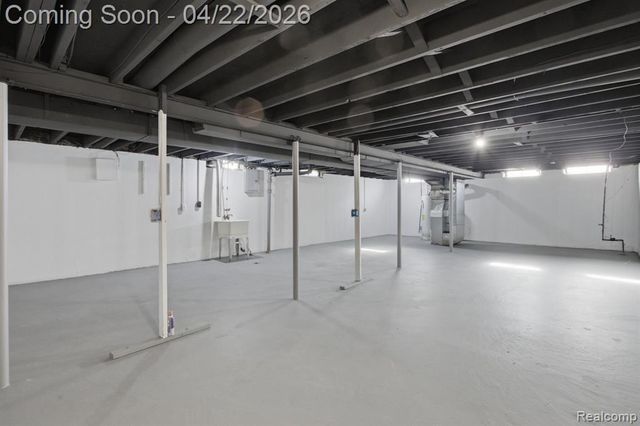 28521 Oakwood Street, Inkster, MI 48141