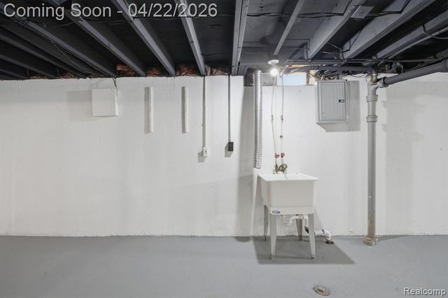 28521 Oakwood Street, Inkster, MI 48141