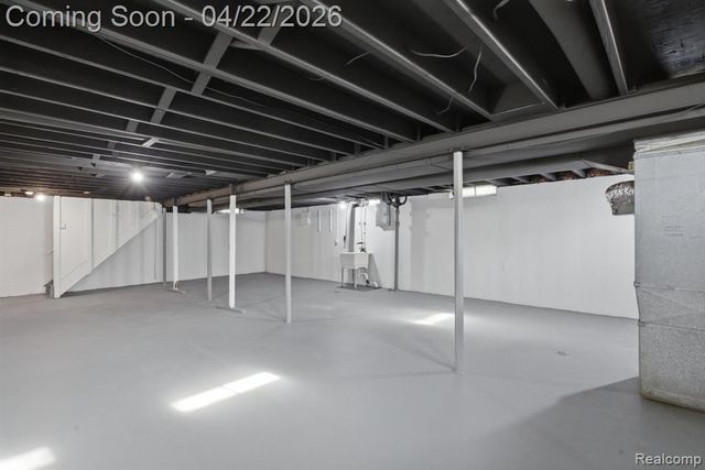 28521 Oakwood Street, Inkster, MI 48141