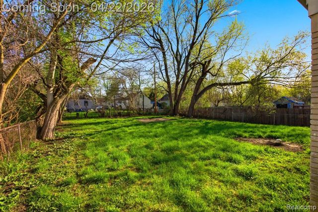 28521 Oakwood Street, Inkster, MI 48141