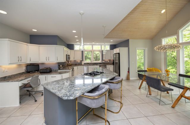 14943 Holcomb Avenue, Clive, IA 50325
