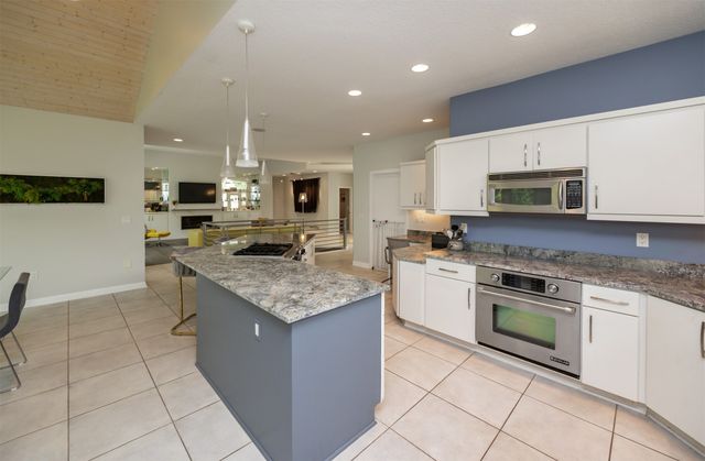 14943 Holcomb Avenue, Clive, IA 50325