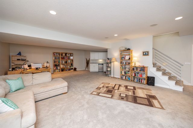 14943 Holcomb Avenue, Clive, IA 50325