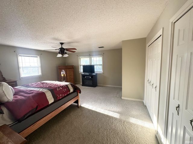 8733 Whirlaway Lane, Newburgh, IN 47630