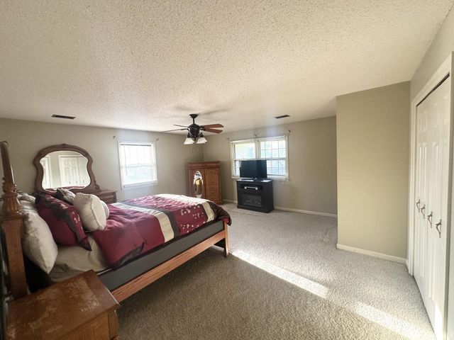 8733 Whirlaway Lane, Newburgh, IN 47630