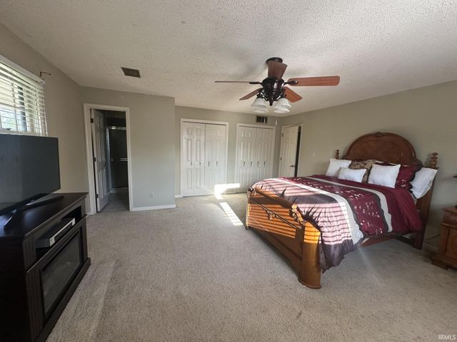 8733 Whirlaway Lane, Newburgh, IN 47630