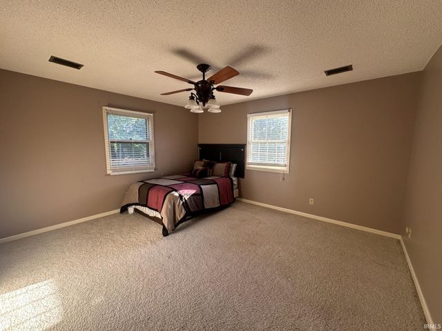 8733 Whirlaway Lane, Newburgh, IN 47630