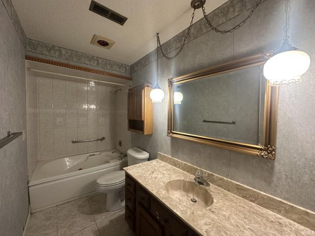 8733 Whirlaway Lane, Newburgh, IN 47630
