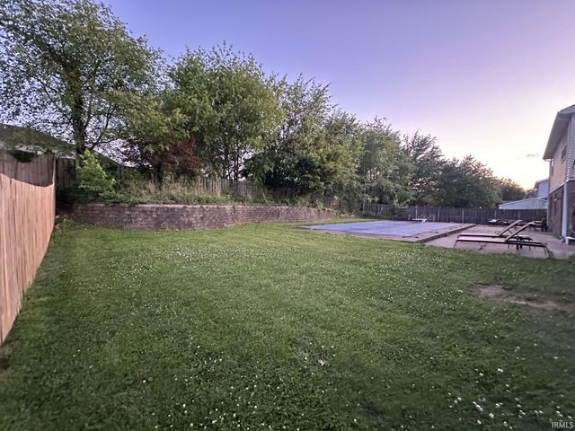 8733 Whirlaway Lane, Newburgh, IN 47630