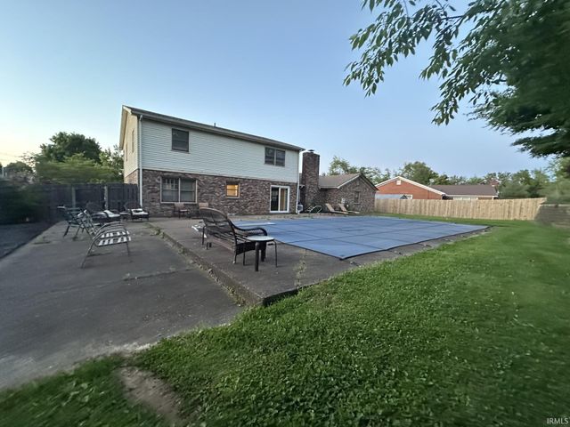 8733 Whirlaway Lane, Newburgh, IN 47630
