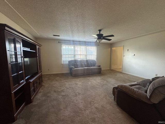 8733 Whirlaway Lane, Newburgh, IN 47630