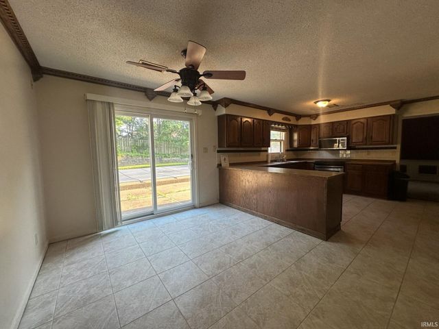 8733 Whirlaway Lane, Newburgh, IN 47630