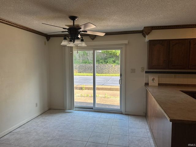 8733 Whirlaway Lane, Newburgh, IN 47630