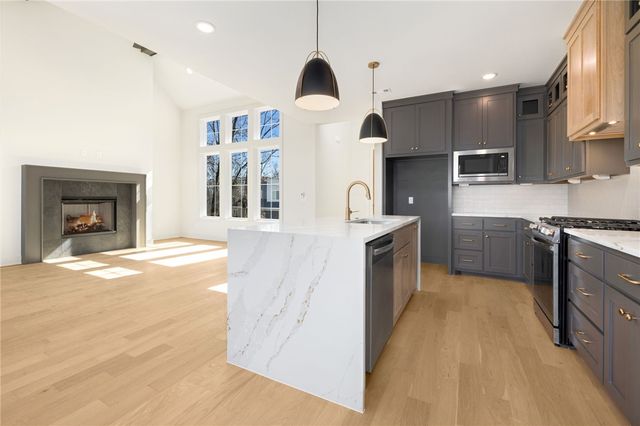 6 Kinloch Drive, Bella Vista, AR 72715