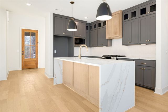 6 Kinloch Drive, Bella Vista, AR 72715